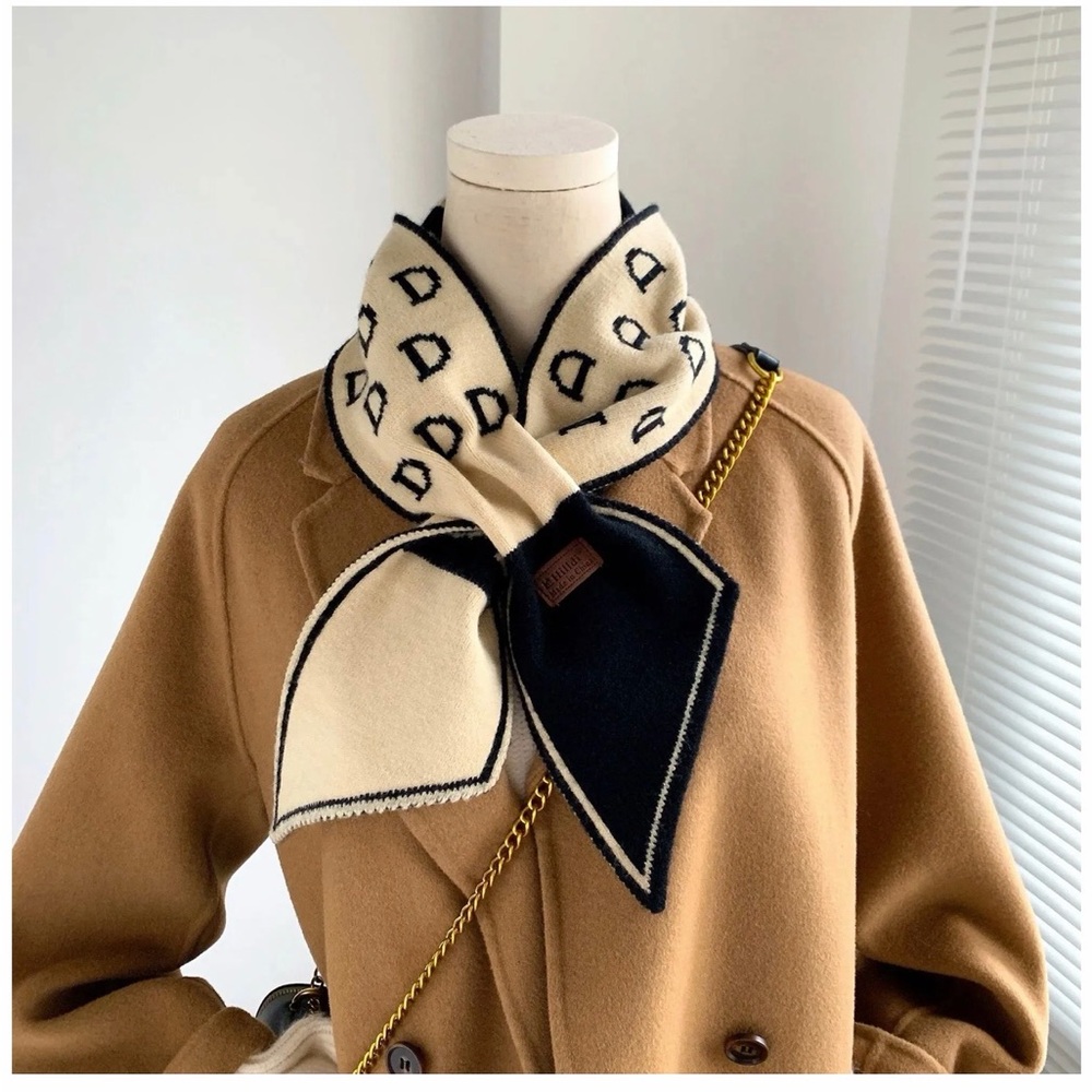 Black and Cream Scarf with D Pattern - Picture 2 of 8
